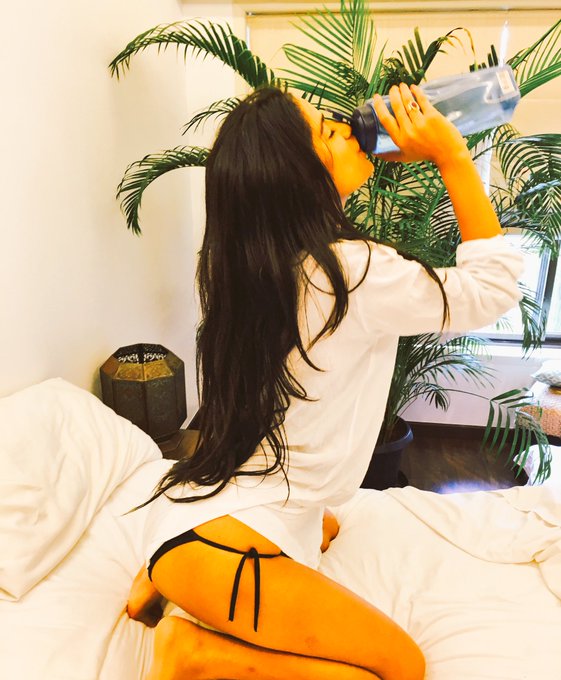 I'm so Thirsty..I could drink a whole bottle of water !! https://t.co/S3dBZzkLZG<a href="/tag/thepoonampandeyapp"class="tags"><span>#thepoonampandeyapp</span></a>