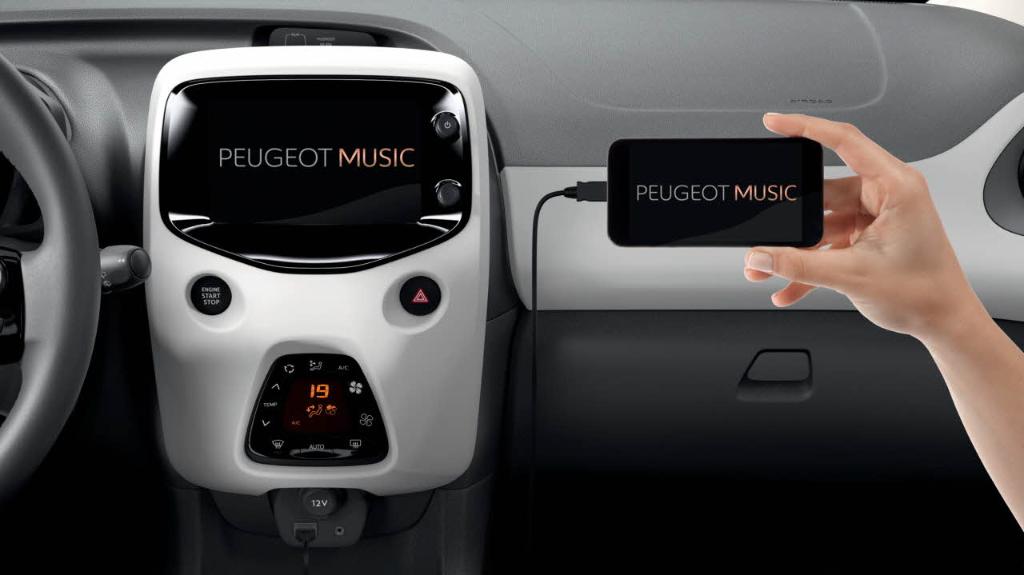 Peugeot's tweet image. #Peugeot #MirrorScreen, the touch-screen transfer the display from a compatible smartphone &amp;gt; bit.ly/T-PeugeotMirro…