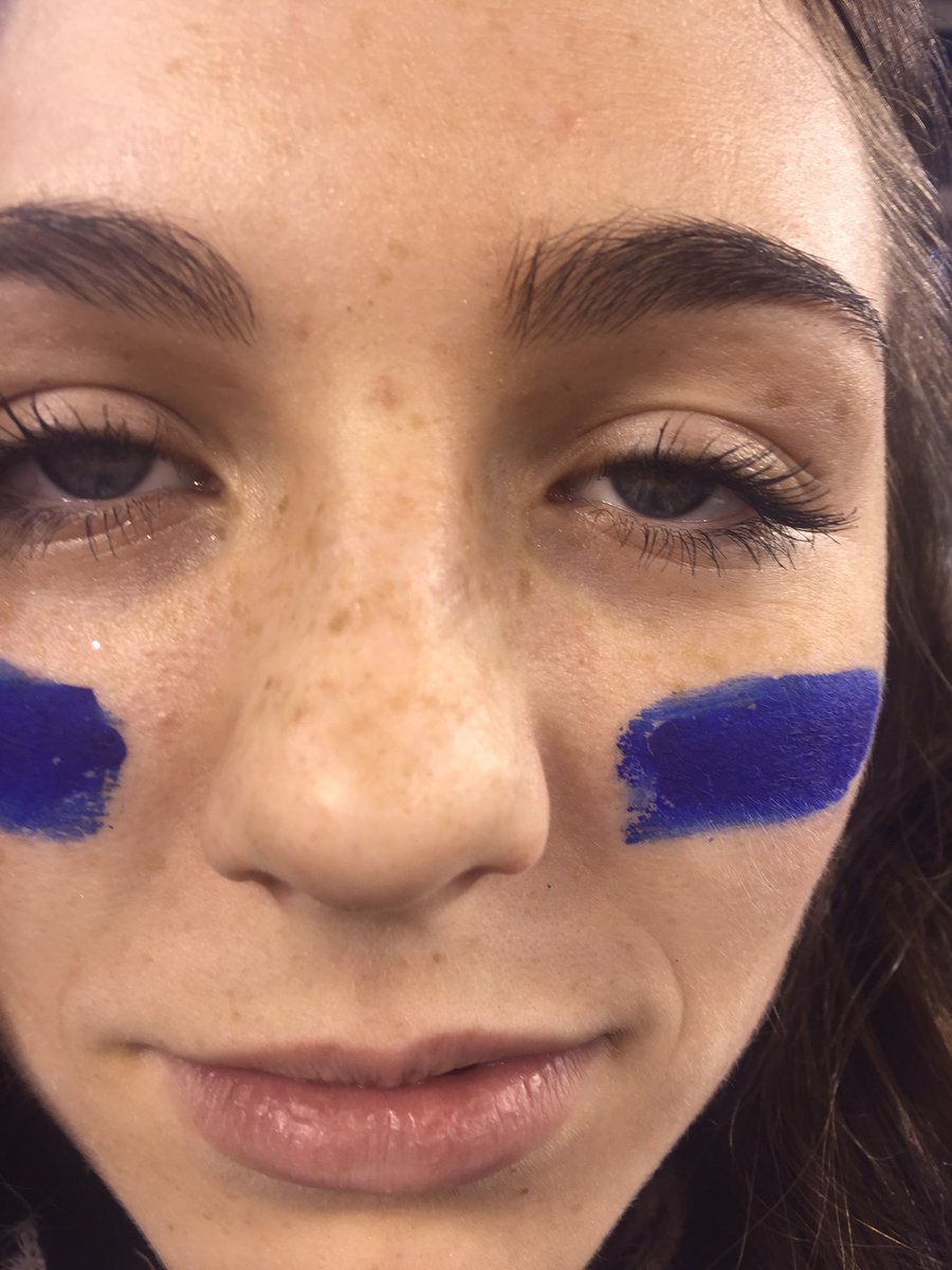 SkarzynskiKatie's tweet photo. Hbd dan-yeet!! Wishing u a hbd so that youll drive me around:) thanks for being my bff<3 #buffchic @DanielleKriste3 https://t.co/GAWPHGWaCw