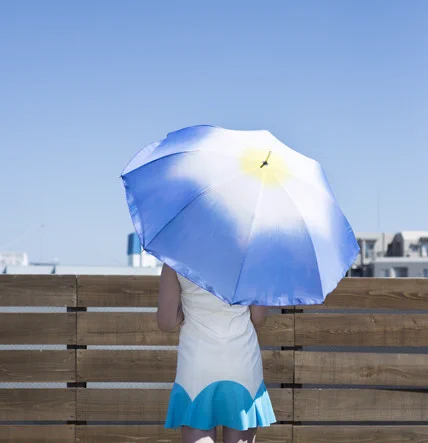 朝顔のような晴雨兼用の傘が美しすぎる...美女に似合う傘だな♥♥