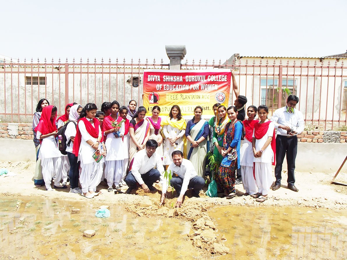 UGICollege's tweet photo. #DSGCE had organized #Tree #Plantation #Drive on to celebrate #EarthDay.
Visit https://t.co/i2VYsVfBgO https://t.co/wP2xGZhoB0