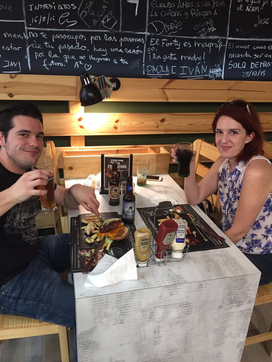 Forty_Burguer's tweet photo. Nuestro amigo Pepe fue el primero en probar las cervezas artesanales Kentucky en Forty, ¿las habéis probado? https://t.co/NWkVDrTUqI