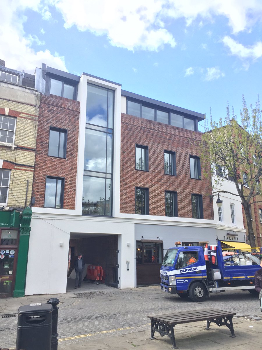 jamesmorrowhes's tweet photo. Battersea Square Mews. 99% done. Properties looking stunning. Congrats @AndrewSmithT70 @HarryBagot #quality #london https://t.co/efwoMeSzmq