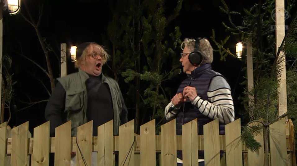 "Apuva, apuva, Aaaapuuuuva!": katsomo.fi/#!/jakso/33006… #SNLSuomi @kallelamberg <a href="/PPPetelius/">P-P. Petelius</a>