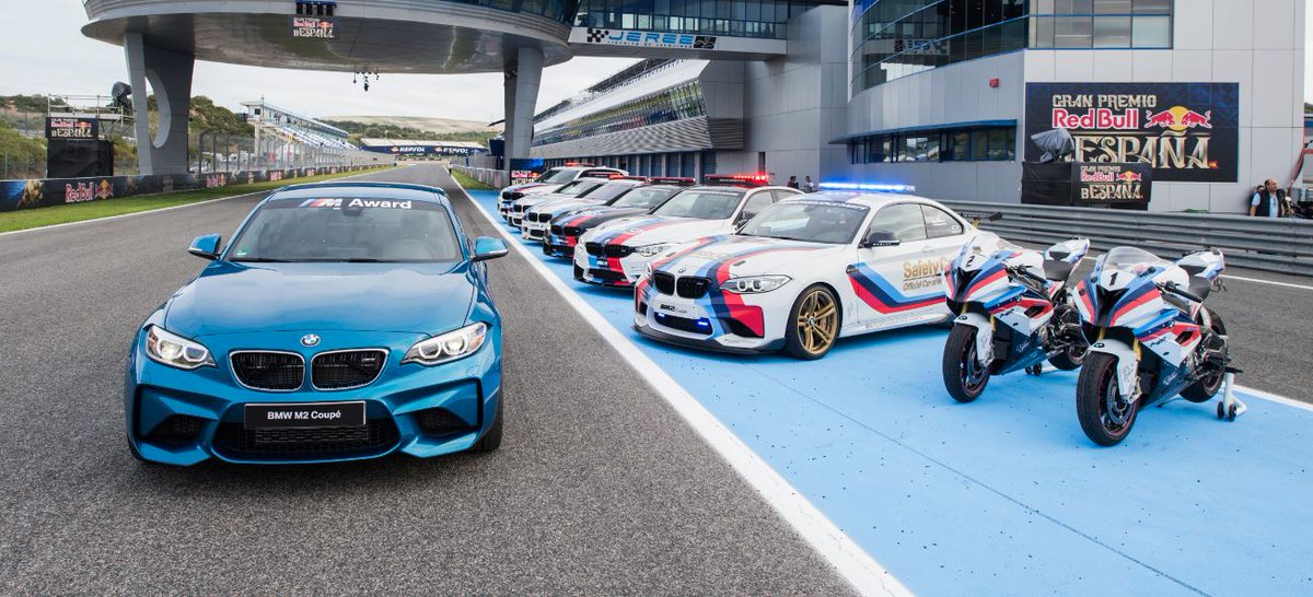 WebFotoMotor's tweet photo. Presentado awards #BmwM2 premio para piloto con mas "pole position"  #MotoGP durante temporada 2016 @bmwmotorradesp https://t.co/sjOBB925Ak