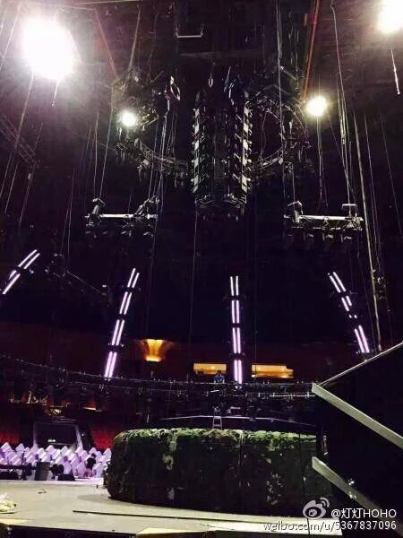 The stage for 'The Remix', China Jiangsu Dance Variety Show. #iKON ❤

Credit owner V: BIYONDHAPPY