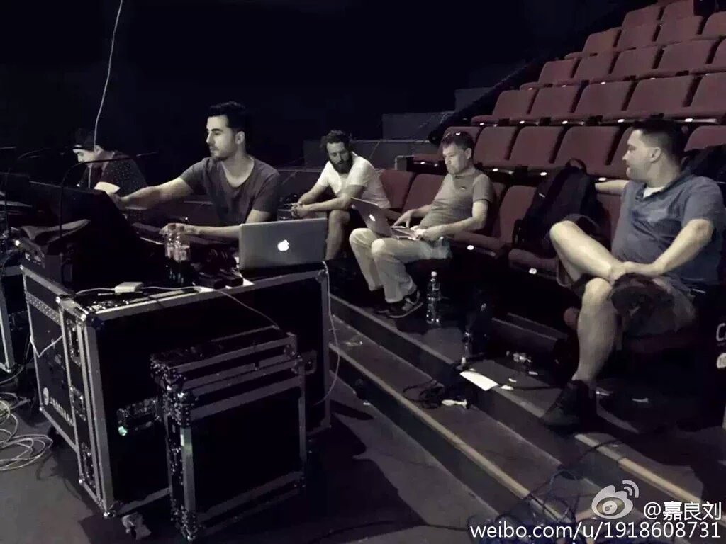 The stage for 'The Remix', China Jiangsu Dance Variety Show. #iKON ❤

Credit owner V: BIYONDHAPPY