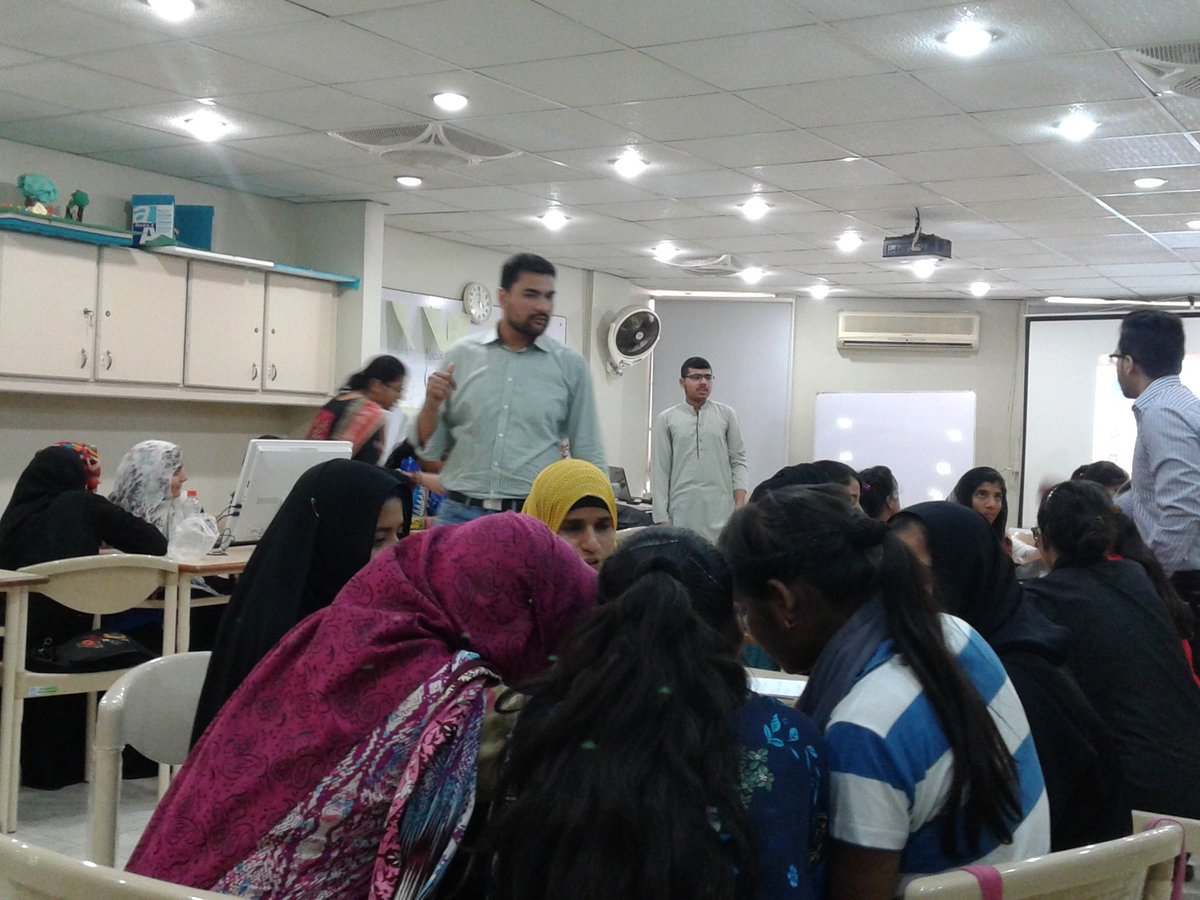 FarheenMaqsood1's tweet photo. TechCamp 2015-16 #twitter #sieaccess #usconsulate #iearn https://t.co/IWZ9KKT8yE