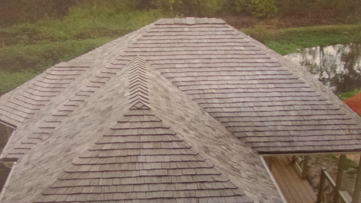CoyleTimber's tweet image. Riven Oak Shakes made at yard in Bath on and off the Roof.