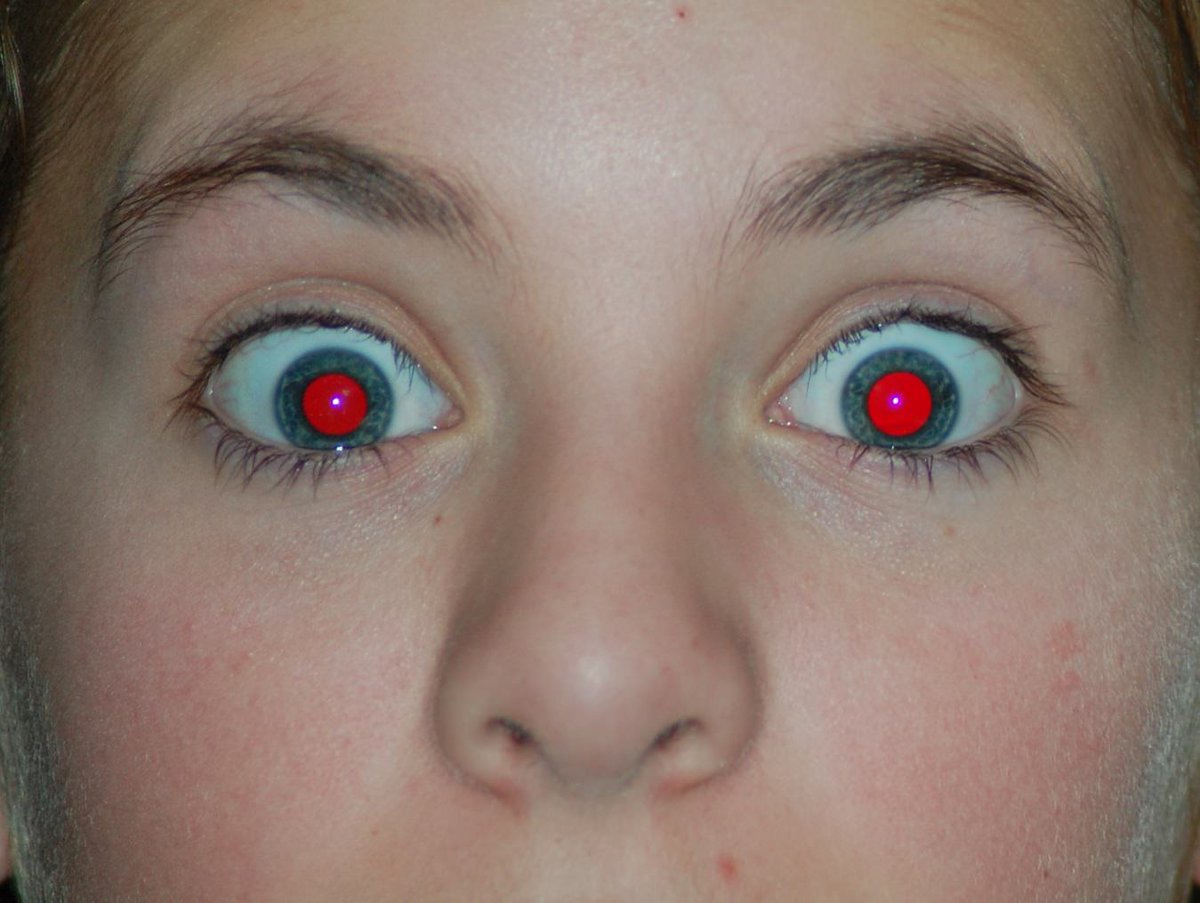 ¿Por qué salen los ojos rojos en las fotos? ow.ly/4n6p15 <a href="/cienciatoday/">CienciaToday</a> #curiosidades #ojos