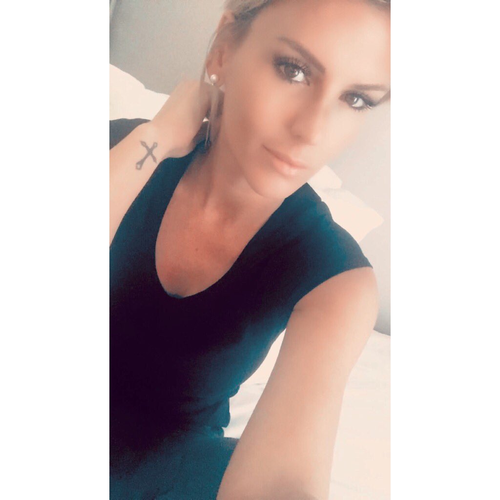 Amelie_Officiel's tweet photo. Bisous mes amours Rdv ce soir sur le #MadMag 😘 https://t.co/sAUzq54k5i