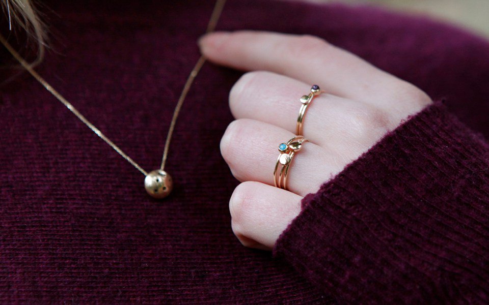 MrsPandP's tweet photo. Chic, understated & elegant fine jewellery from @NikkiAnneS #weddingrings #simplerings https://t.co/bDybZWFHCb https://t.co/VuOd2oVXjx