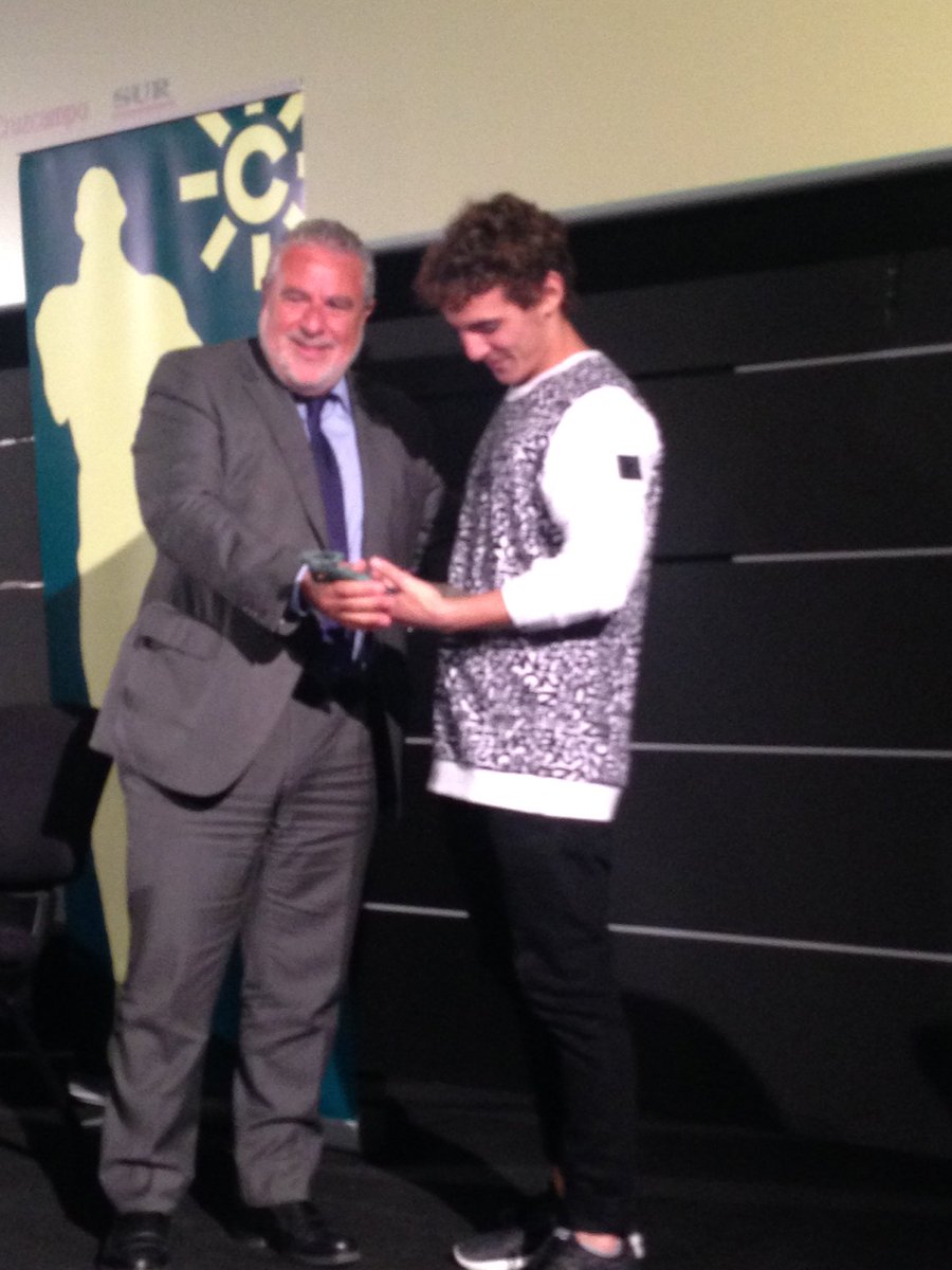 DisfrutaMálaga (@disfrutamalaga) on Twitter photo .<a href="/herran_herran/">Miguel Herran</a> dedica el premio a su madre, que rompe a llorar en el patio de butacas #19FestivalMalaga .<a href="/herran_herran/">Miguel Herran</a> dedica el premio a su madre, que rompe a llorar en el patio de butacas #19FestivalMalaga