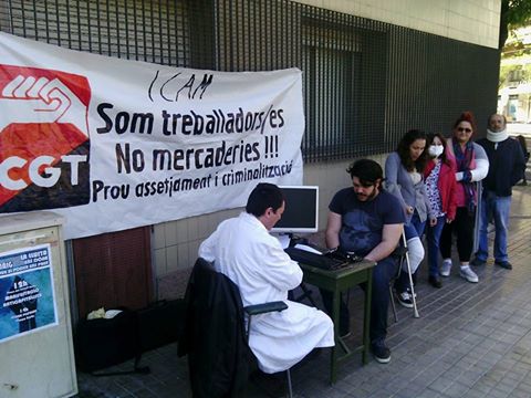 CGTLleida's tweet photo. Performance #pressingICAM setmana de lluita del #1rdemaig
Som treballadors, no mercaderies! @LaPAICAM https://t.co/zO6XCyck4d