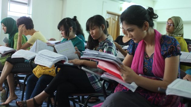 BoF's tweet photo. Fashion's deadliest disaster prompts Bangladeshi workers to opt for university https://t.co/obgNdZW9te via @Reuters https://t.co/aCybkMvfUy