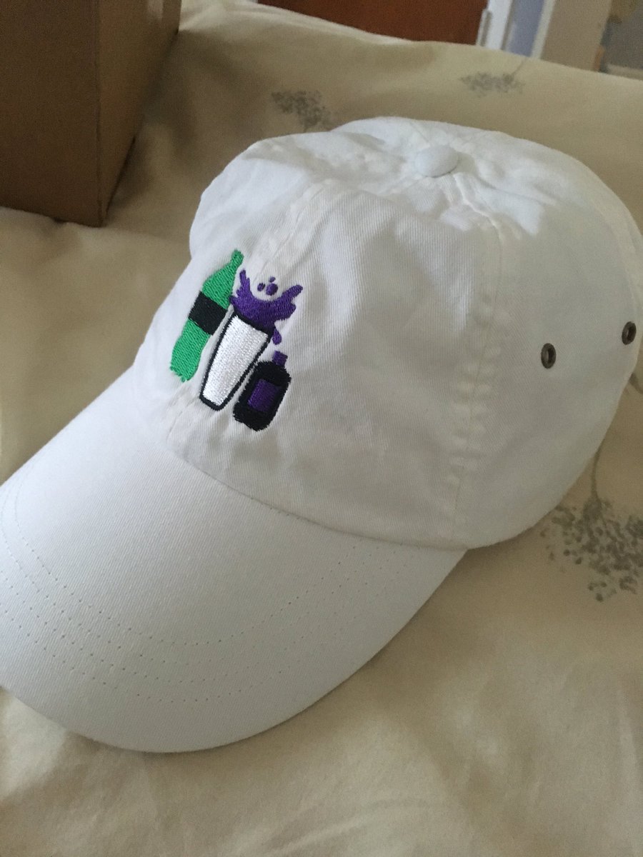 FrankieMattz23's tweet photo. Finally got my #trapavelli lean hat in the mail๐ฅ @2chainz https://t.co/On26MgBV7y