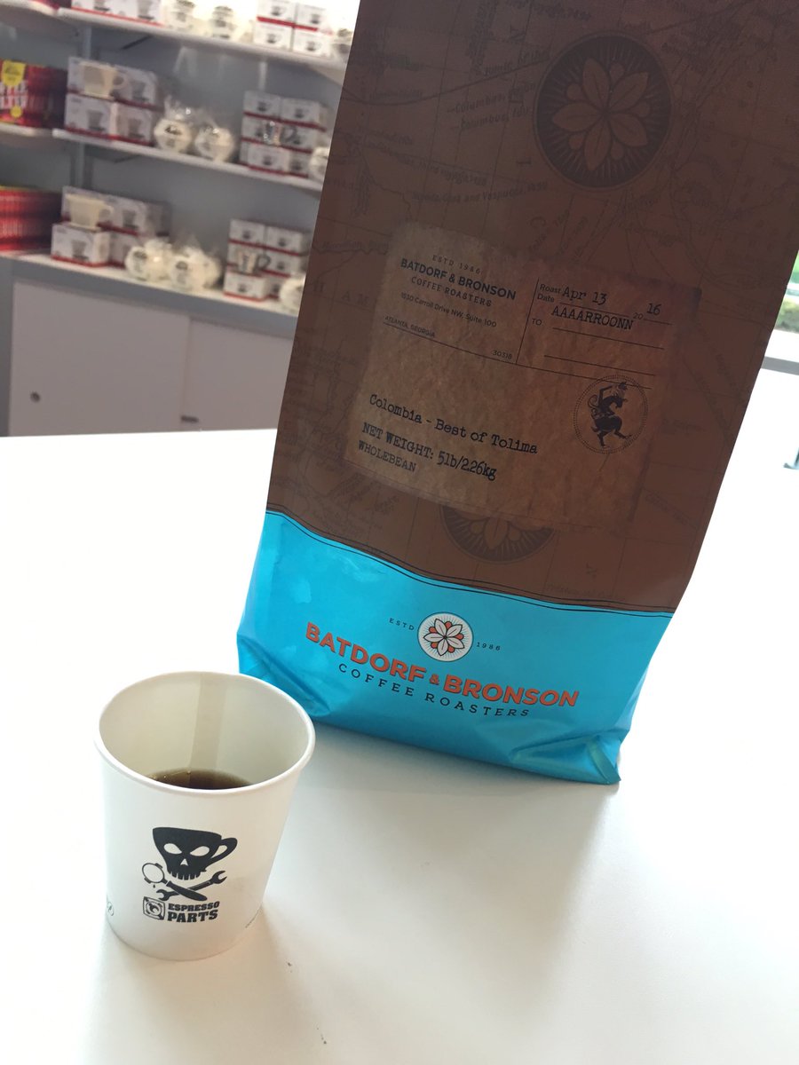 juanxi's tweet photo. The expo isn't even officially open yet but how do I say no to coffee?! #scaa2015 https://t.co/PzyQou4Ry6