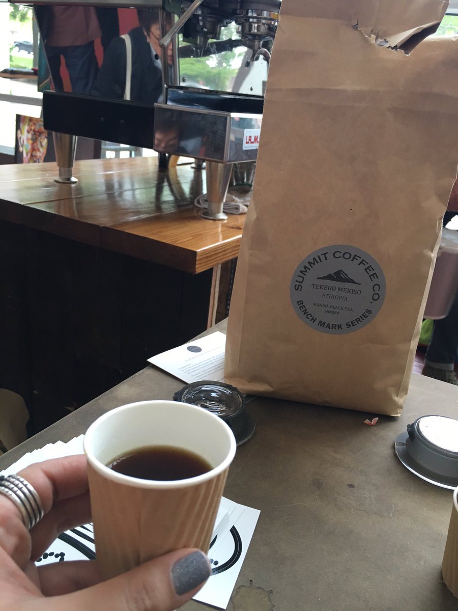 juanxi's tweet photo. The expo isn't even officially open yet but how do I say no to coffee?! #scaa2015 https://t.co/PzyQou4Ry6