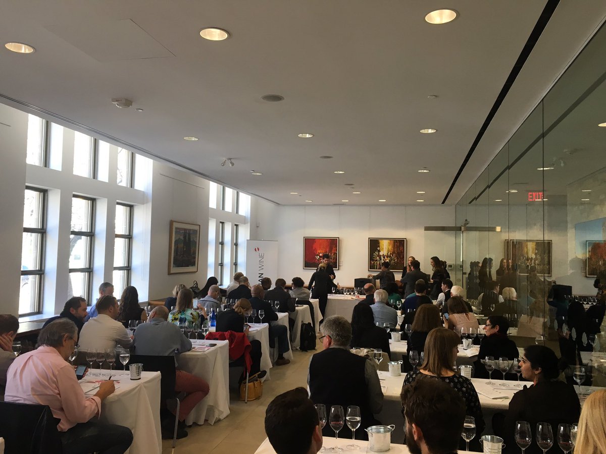 Attending Austrian wine fair with ever awesome <a href="/BirgittaSamavar/">BirgittaSamavarchian</a> and @williklinger