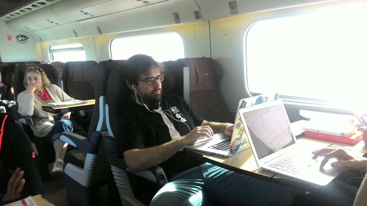 davidesetti's tweet photo. Come fare le slide su elasticsearch... o dormire sonni tranquilli? #pyconsette https://t.co/wT0Y3DMrOi
