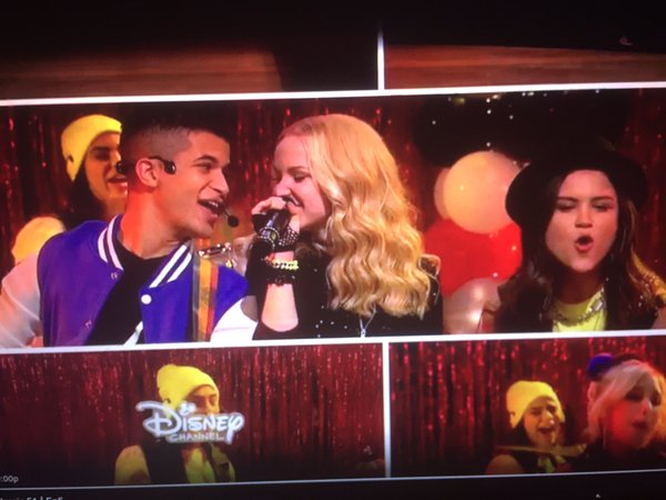 TheDream_LR's tweet photo. #TheDream from the beginning of this band on #LivAndMaddie #SingToTheKeyOfLife song... #season2 to #season3 love it! https://t.co/5rjQmsPidH