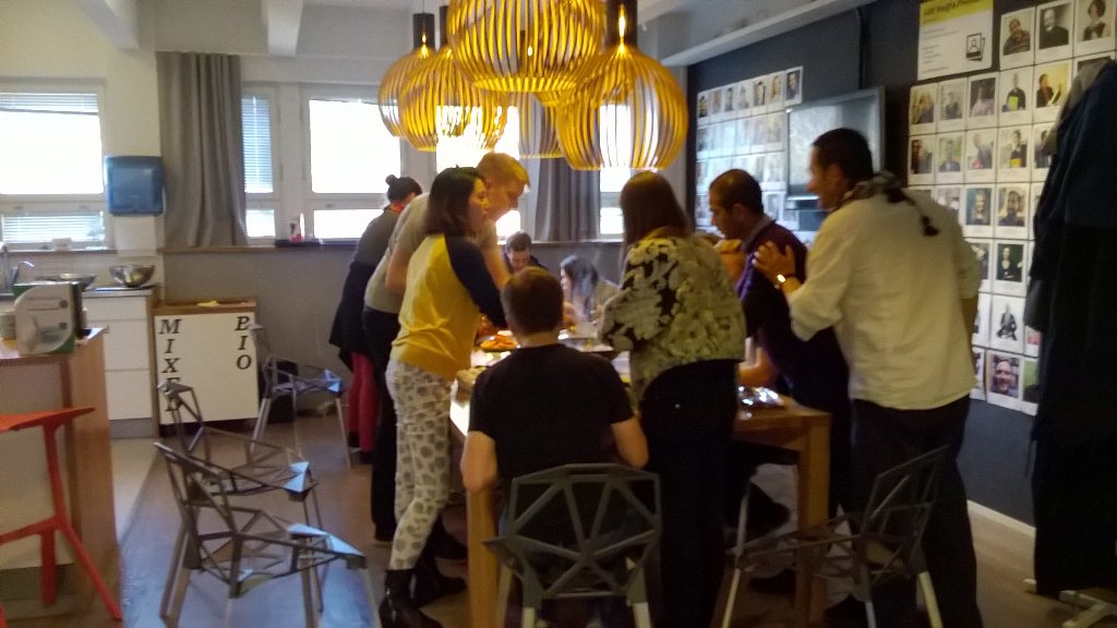 hoadb's tweet photo. Communal dinner with ME310 students #dfbootcamp https://t.co/nb2NXEtZeh