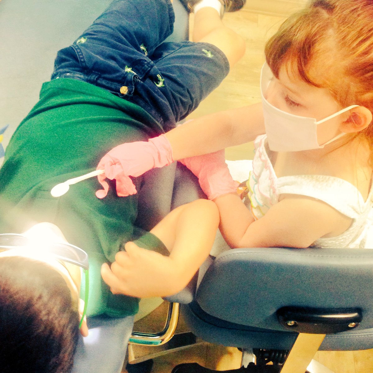 Bmpmagicdocs's tweet image. Audrey, age 3, checking Asst. Chelsea's teeth and big brother Douglas, age 7 #futuredentist #welovehelpers #playtime