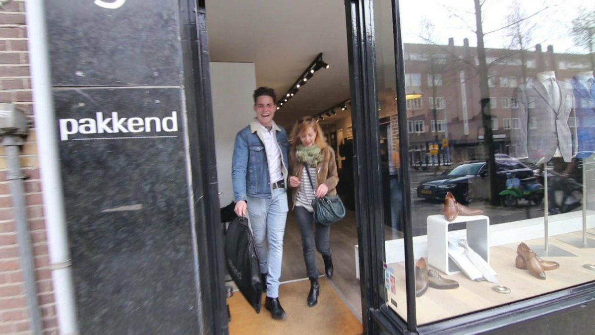 Pakkend's tweet image. Douwe Bob koopt Songfestival-pak bij @pakkend - VIDEO  telegraaf.nl/t/25604509 #songfestival via @telegraaf