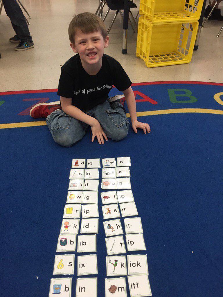 Mrs_KFisher's tweet photo. Working onset/rime for Twitter Pic Challenge in #KFkinders #keyrocks #bentonscd this helps w/ reading nonsense words https://t.co/Py2Cab5Y00
