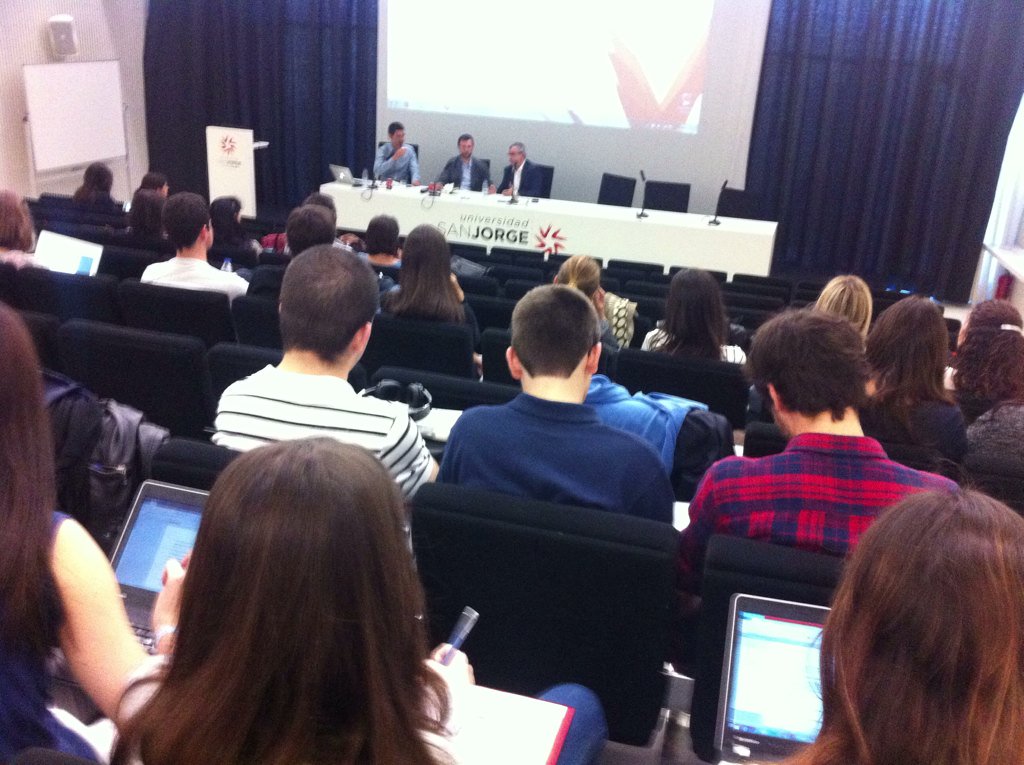 FComCSusj's tweet image. La tertulia de la jornada #googleLab con @mongay55 y @mberzosa muy compartida. @pepeveron | @Periodistas_APA