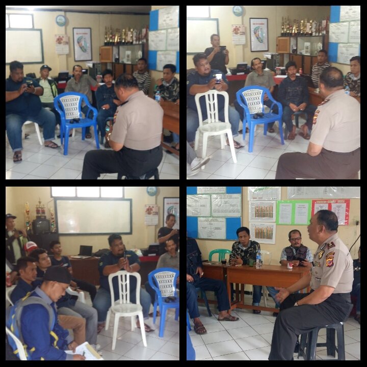 KartaHegarmanah's tweet photo. Diskusi Bahaya Narkoba &amp; Miras with Kapolsek Cidadap @ridwankamil @bnnkbdg @kartaBDG @Kec_Cidadap https://t.co/NIKfUu4mGc