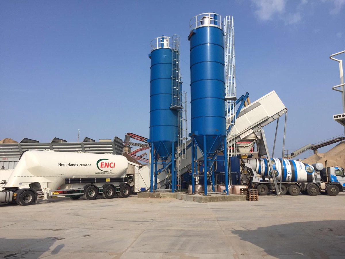 BMN_NL's tweet photo. Betonmortel Nederland Mobiel ism @ENCI_Cement leveren vandaag 800m3 zwarte beton tbv @N31Harlingen https://t.co/hsFARDx5Ia