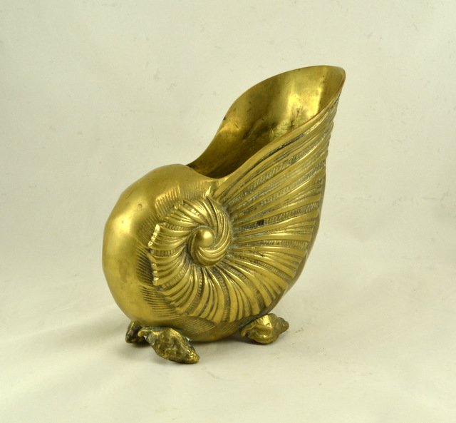 Chic_Mouse's tweet photo. https://t.co/bezjmlBzbW? #alexpals #gotvintage #etsyppt #brass #nautilus #seashell #planters #brassshell #beachdecor https://t.co/oPtXvLMyr3