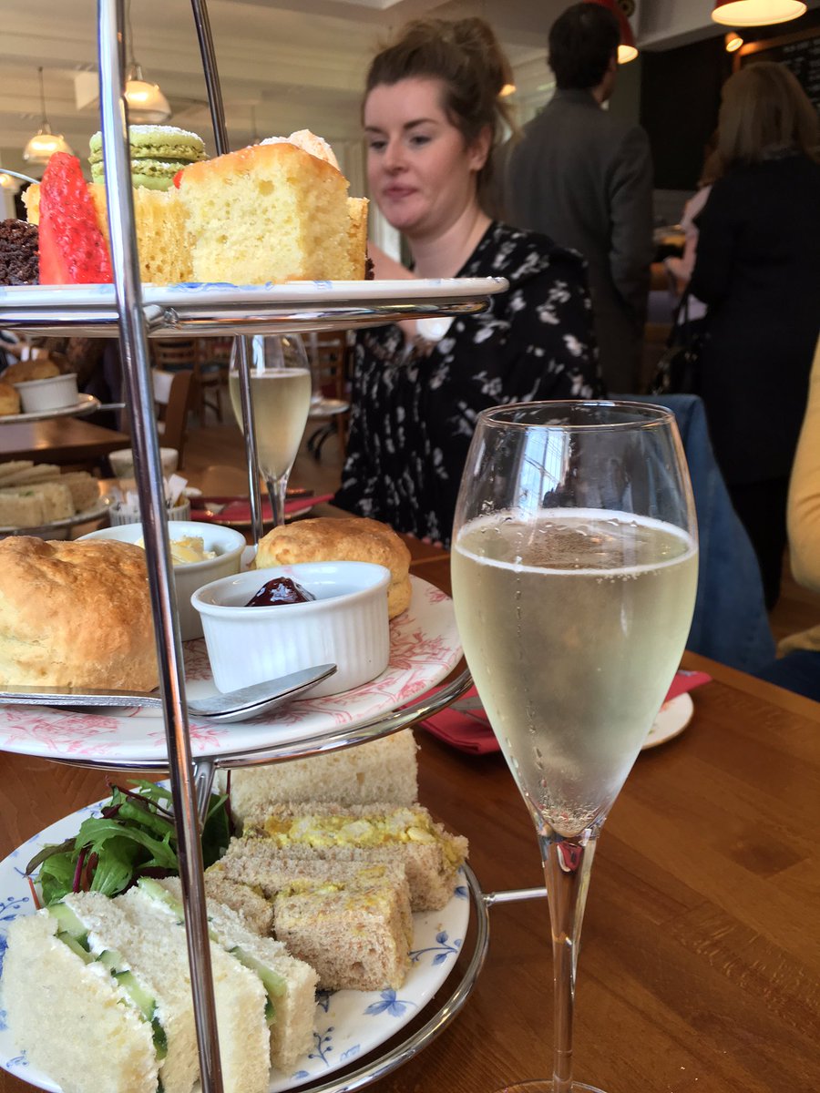 deankennett's tweet photo. Aww our lovely 'chants' out for afternoon tea @JustHospitality @Chanjones85 https://t.co/U8bKqB2iKb