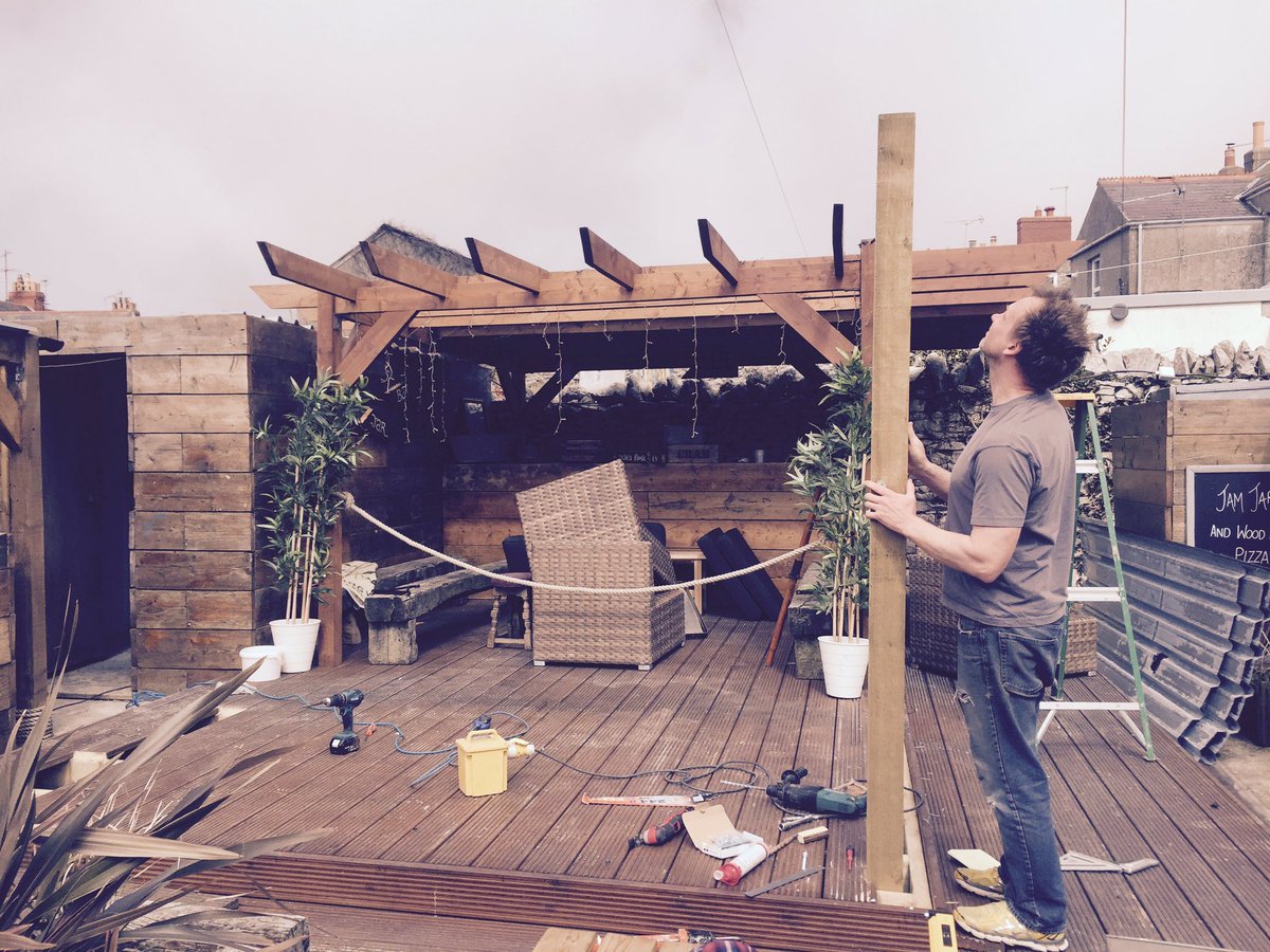 Portlandjamjar's tweet image. Jam jar bar having a make over, more undercover seating, getting ready for the summer 💧😎