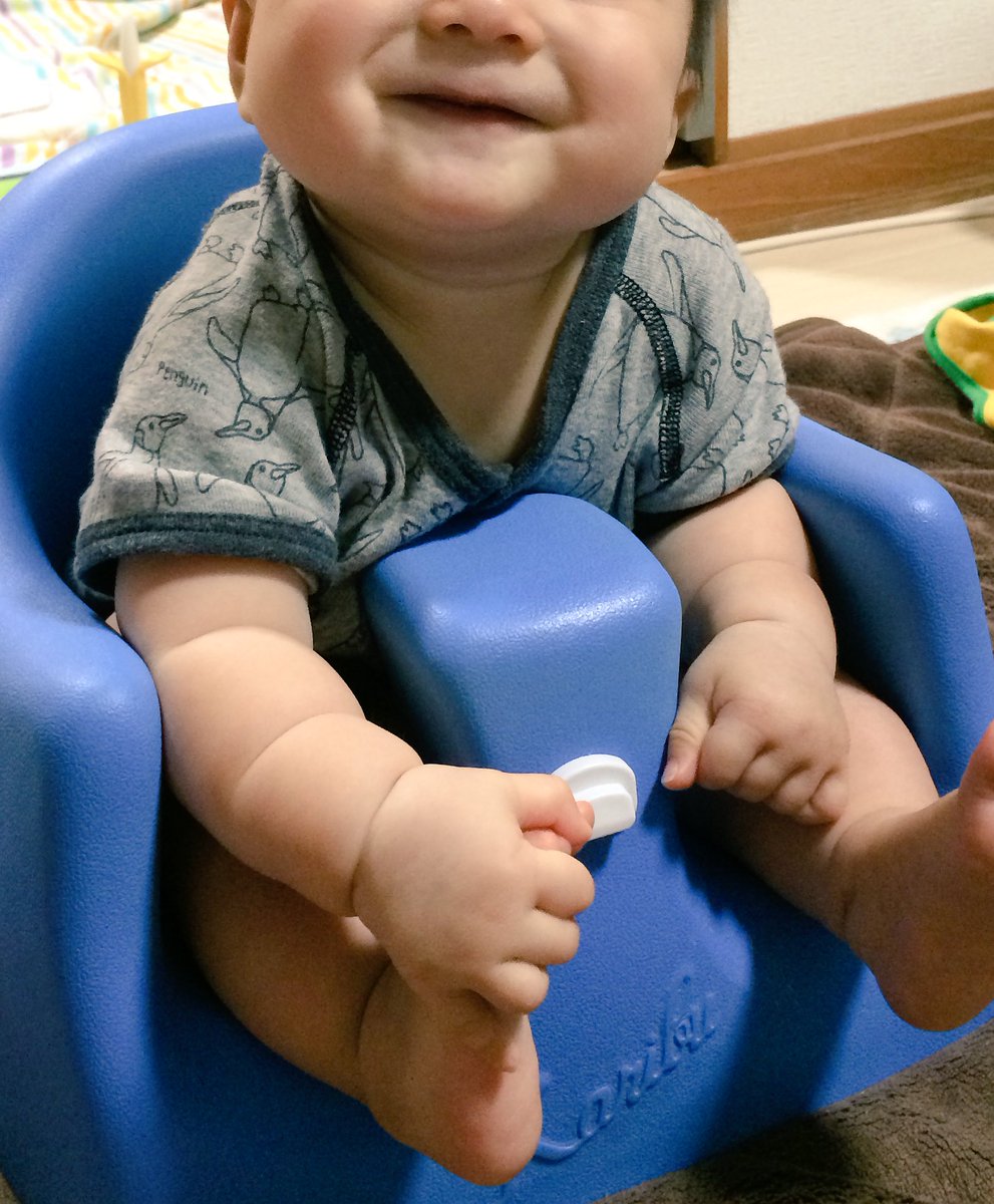 赤ちゃんの腕 我が子の最強ちぎりパン画像 このタグの癒され具合すごい 食べちゃいたいとはこのことか Togetter