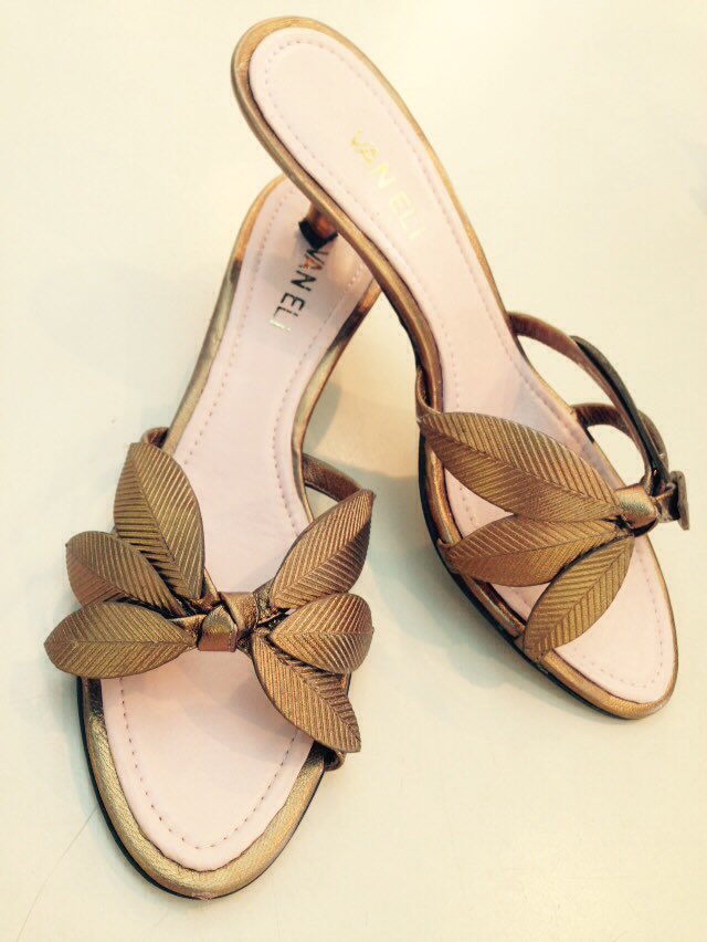 Resaleshop's tweet image. Kitten heels!  #thrift