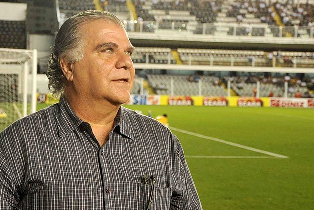 folha's tweet photo. Conselho do Santos expulsa ex-presidente e dirigentes por gestão temerária https://t.co/rhb2tMpxwP https://t.co/lNuDfwXWsZ
