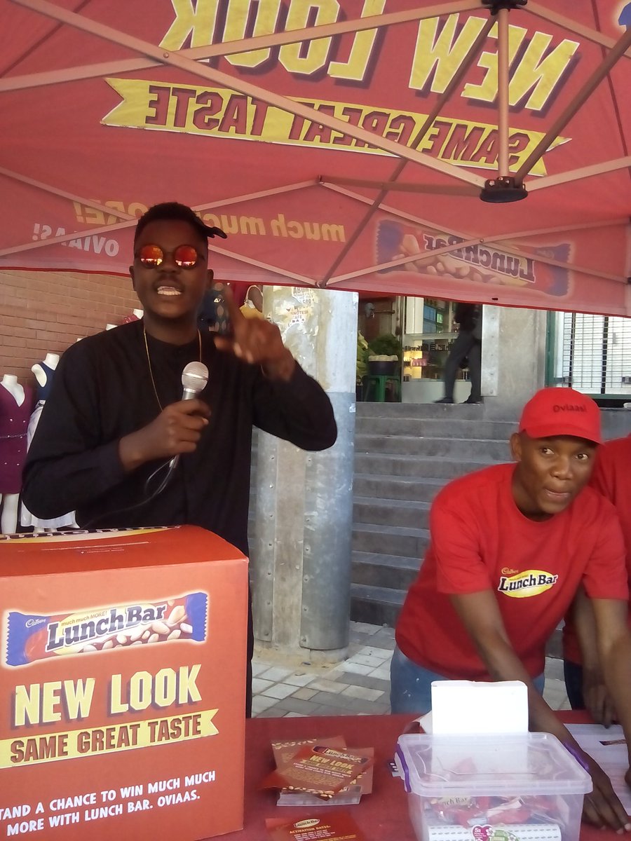 People_SA's tweet photo. @TalAssMo entertainmenting the crowd. @LunchBarSA #LunchBarSA https://t.co/6kTWbk9u4f