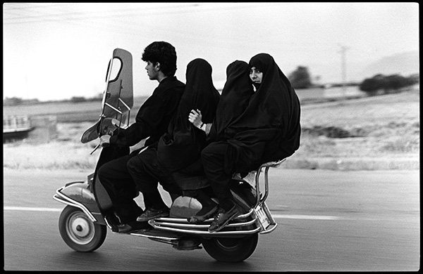 WorldPressPhoto's tweet photo. “Conflicts”. The DuPho Sem Presser Lecture by Abbas of @MagnumPhotos https://t.co/8YtgjJZ7Iv. Amsterdam, 22 April. https://t.co/mUuHkUKC7c