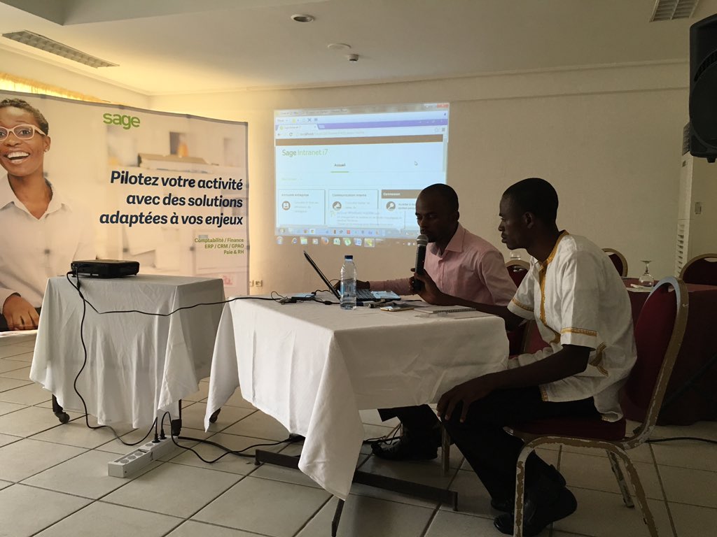 LoicNoel's tweet photo. Rdv client #sage mémorable à #douala ac #2iA et @PcydeP #generationi7 https://t.co/hWUDg1SS1y