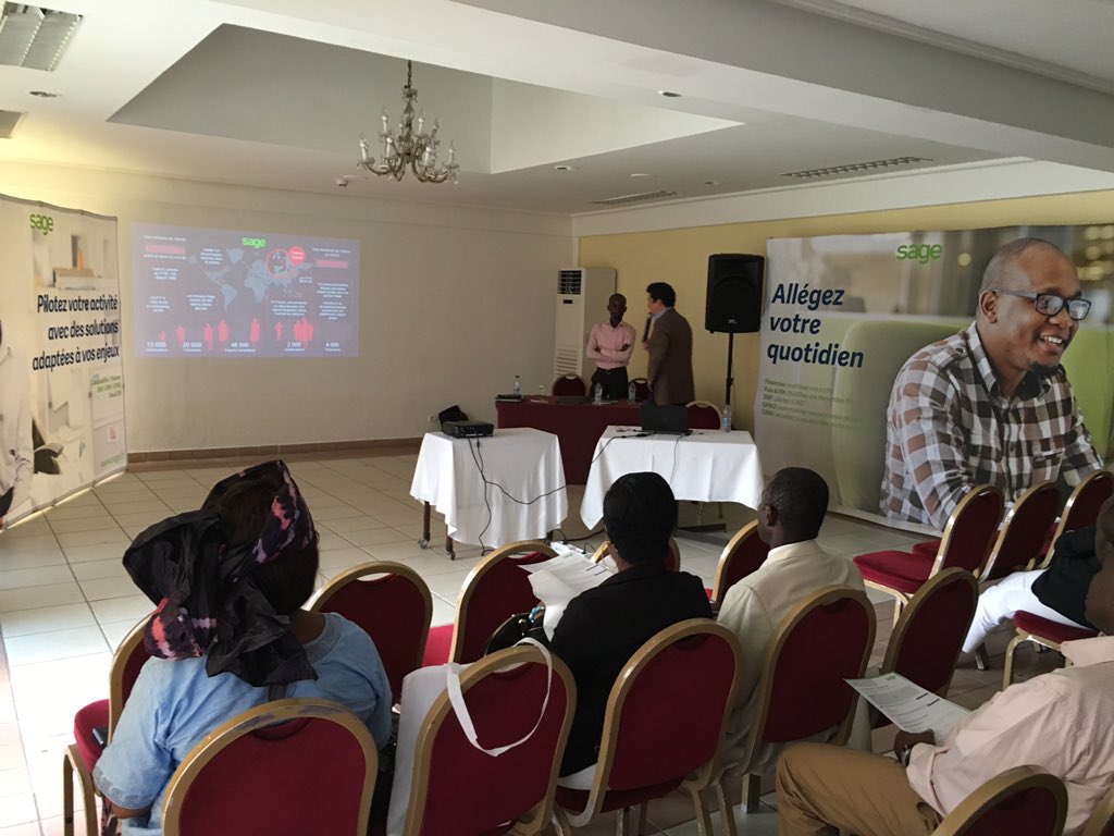 LoicNoel's tweet photo. Rdv client #sage mémorable à #douala ac #2iA et @PcydeP #generationi7 https://t.co/hWUDg1SS1y