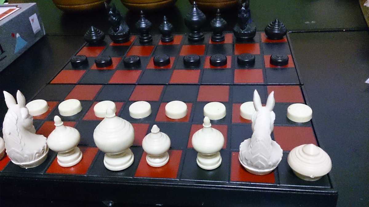 メガネモチノキウオ Pa Twitter タイ将棋のマックルックとタイチェッカーのマックホットを購入 マックホットを現地ばりにタイのお酒の王冠にしたいところです シンハビールかカクテルspyというお酒をビンで飲んでる方がいましたら王冠8個下さい T Co