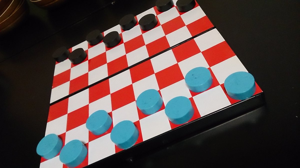 メガネモチノキウオ Pa Twitter タイ将棋のマックルックとタイチェッカーのマックホットを購入 マックホットを現地ばりにタイのお酒の王冠にしたいところです シンハビールかカクテルspyというお酒をビンで飲んでる方がいましたら王冠8個下さい T Co