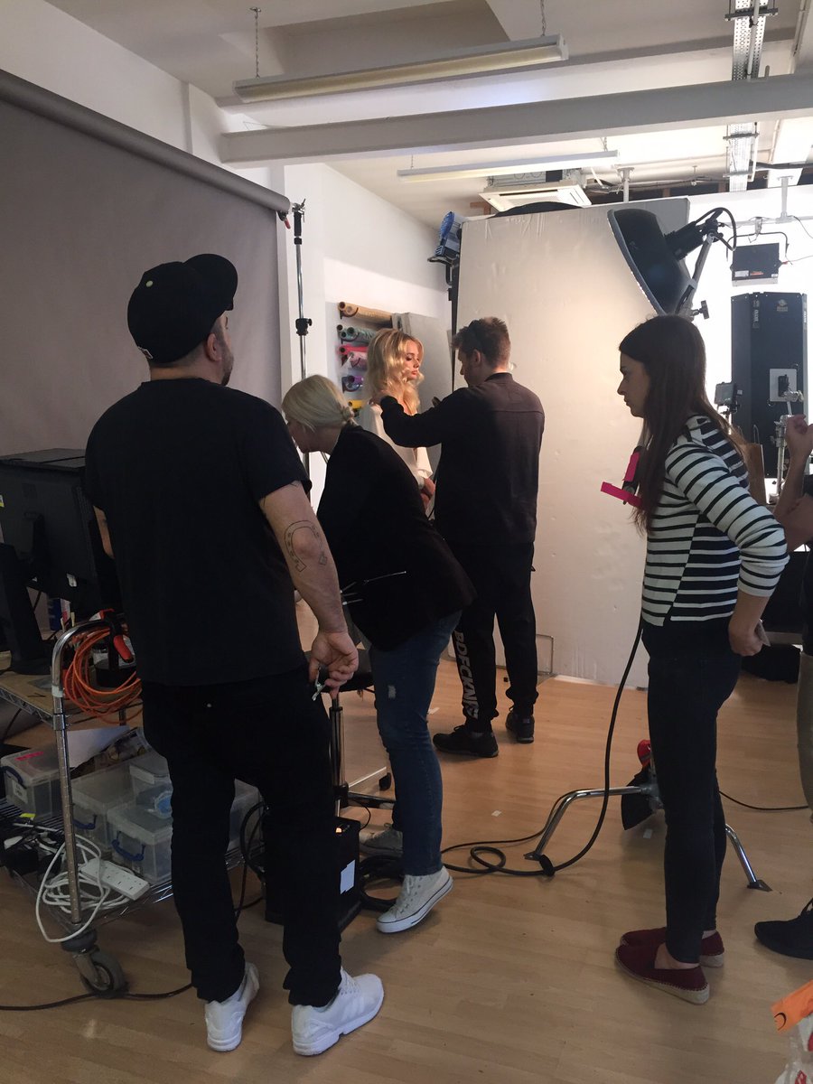 TIGIPro's tweet photo. Great day at #BedHeadStudio #shoot #glam #hair #hairstyles #bedheadstudio 💖💖💖 https://t.co/YziXqVTQqZ