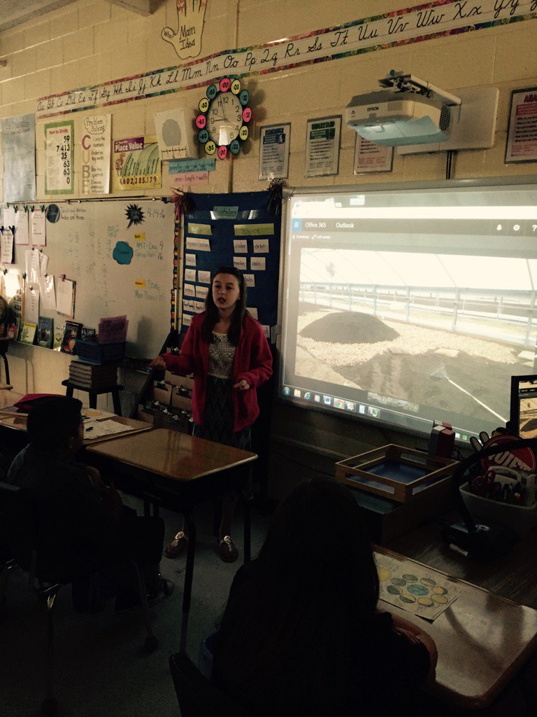 MrsHayes_MES's tweet photo. Thank you Kate for sharing your knowledge about your family's greenhouse sweet potatoes!!!! #MES #raiderpride https://t.co/h2Rhrhtqme