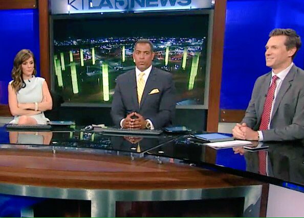 justadude2012's tweet photo. @MeganHenderson kept moving her Hot Sexy booty in her AnchorChair
#TechDude😴Boring @henrydicarlo @ChrisKTLA
OldGuys😜 https://t.co/bUT55LSMOW