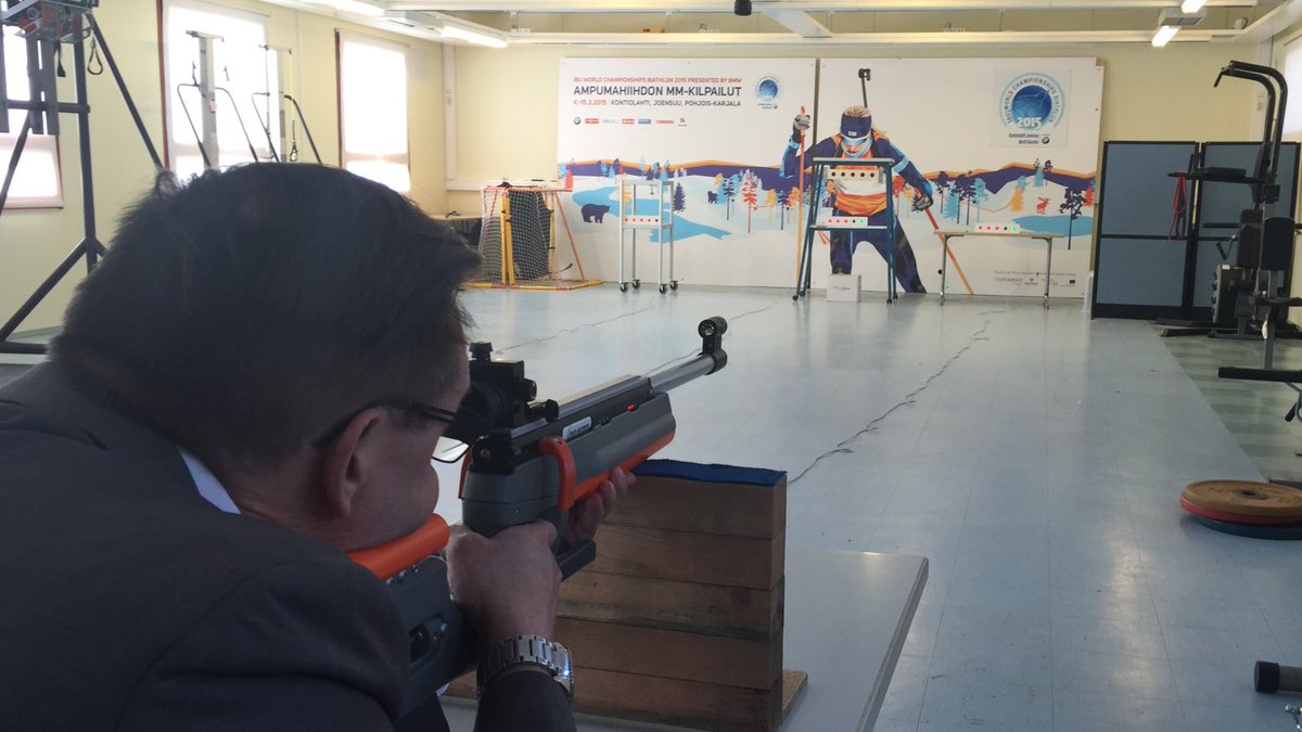 Jere Penttila A Twitter Heinola N Kj Jussi Teittinen Tahtaa Kuin Bjoerndalen Ekoase Biathlon Kontiolahti Ampumahiihto Https T Co Cqbpssyz4n