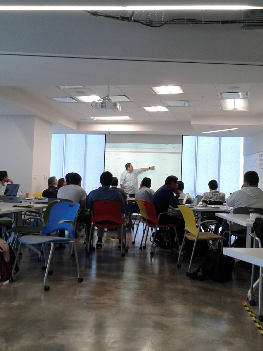 victor_ruiz's tweet image. @elCarlosAguilar explica las funciones de AdWords en #GoogleLaunchpadWeek #CDMX en @ideaGentera