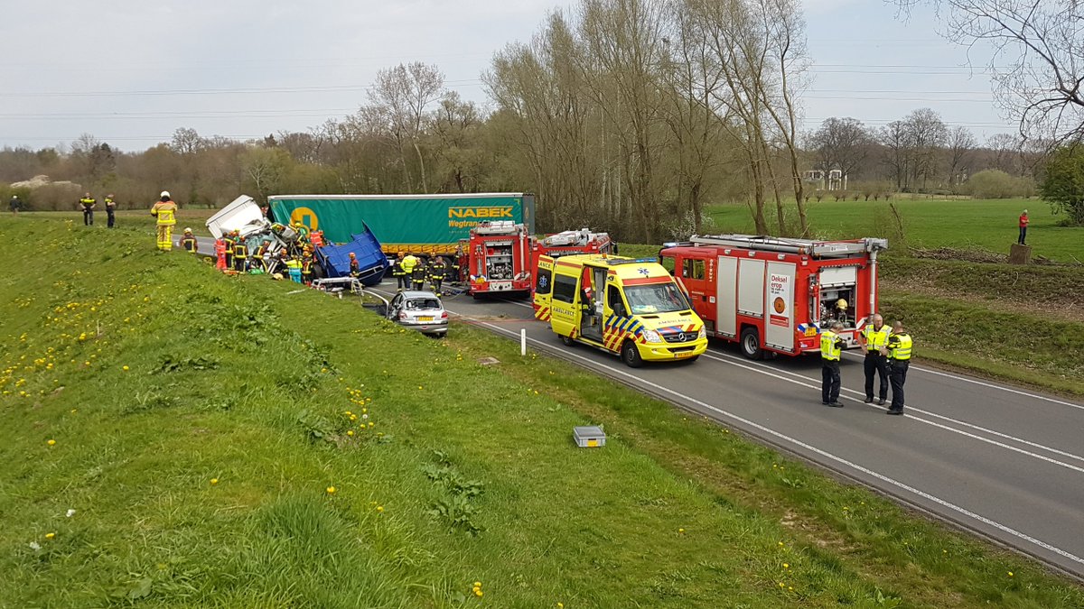 OmroepGLD's tweet image. N348 bij Zutphen nog dicht na dodelijk ongeval gld.nl/4SeL